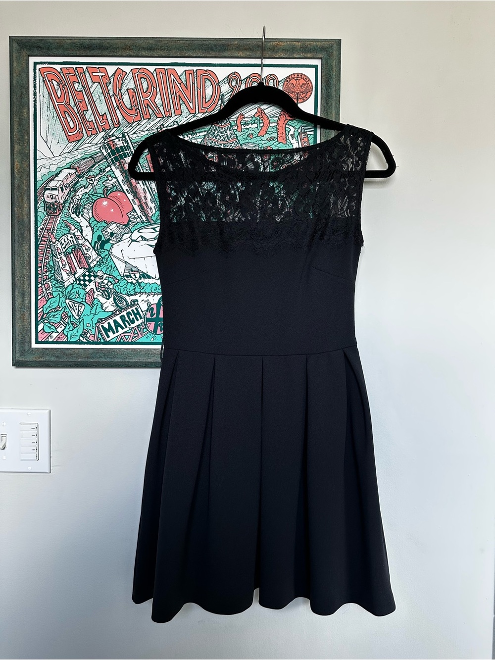 Little Black Cocktail Dress Lace Neckline & Pleated Skirt Women’s Size S Small